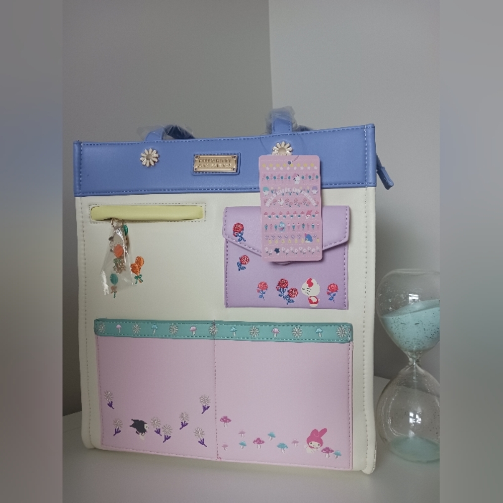 NWT Sanrio - Hello Kitty & Friends Retro Vibes Pocket Tote